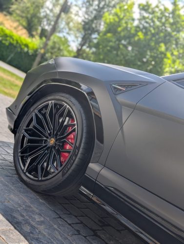 black-porsche-2d